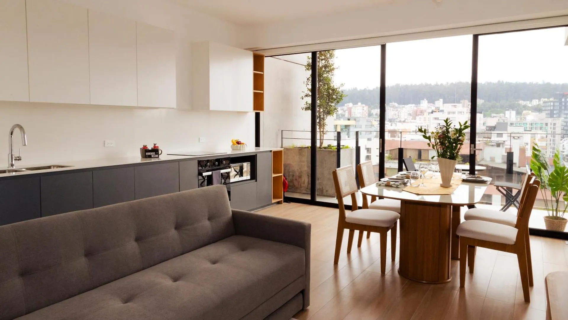 Top Rentals Qorner Quito 0*,  Ekvádor